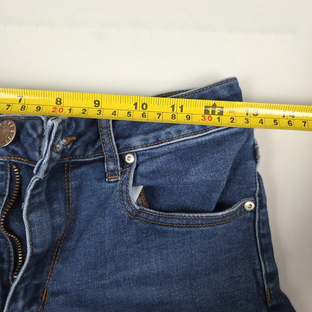 Forever 21 Size 27 Cuffed Denim‎ Jean Shorts - Picture 8 of 9